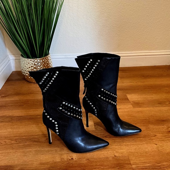 Guess Gwynx Black Studded Leather Back Zip Ankle Boots - Picture 1 of 3